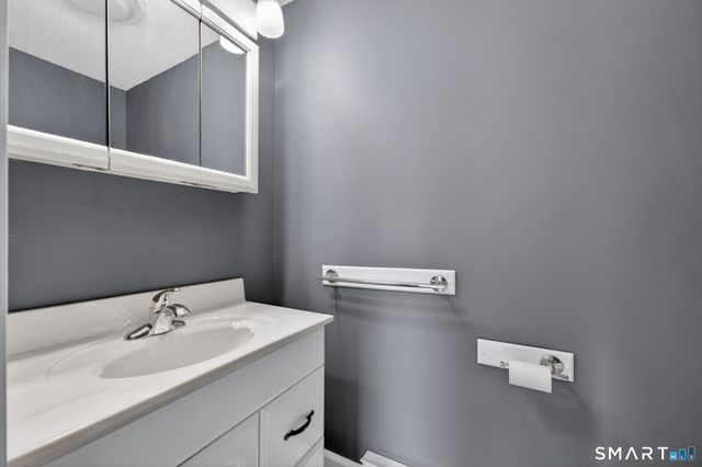 8 High Street, Wallingford, CT 06492