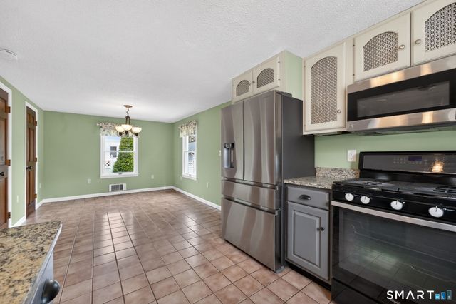 8 High Street, Wallingford, CT 06492