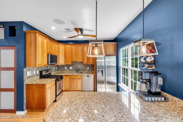 20 Russell Court, Matawan, NJ 07747