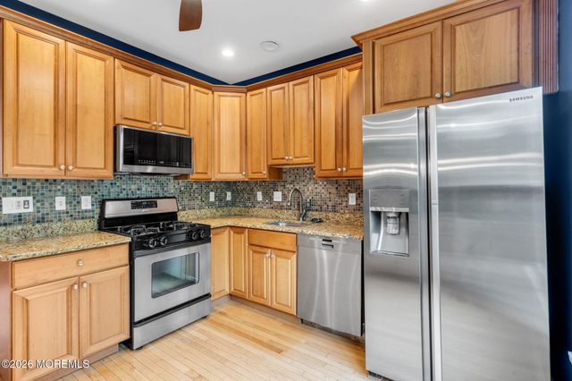 20 Russell Court, Matawan, NJ 07747