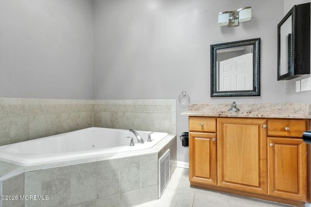 20 Russell Court, Matawan, NJ 07747