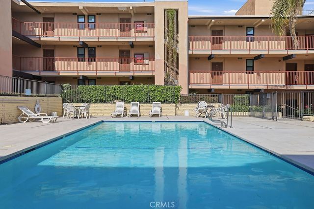17000 Burbank Boulevard 108, Encino, CA 91316