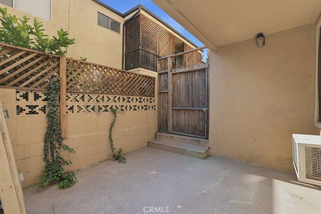 17000 Burbank Boulevard 108, Encino, CA 91316