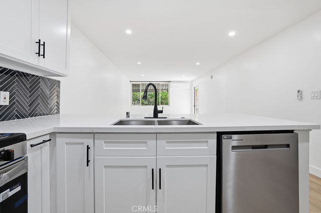 17000 Burbank Boulevard 108, Encino, CA 91316