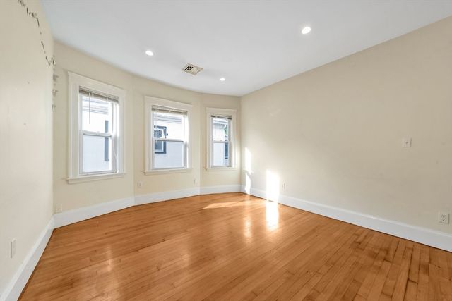 299-301 Alewife Brook Pkwy 2, Somerville, MA 02144