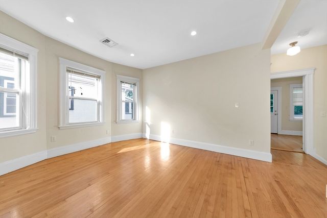 299-301 Alewife Brook Pkwy 2, Somerville, MA 02144