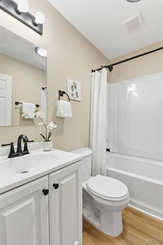 8221 Toddy Avenue, St John, MO 63114