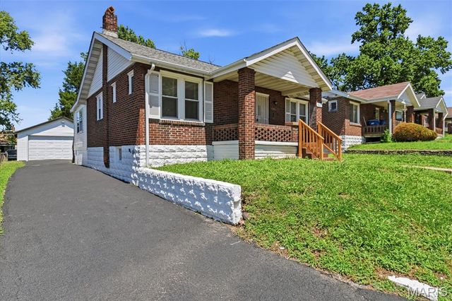 8221 Toddy Avenue, St John, MO 63114