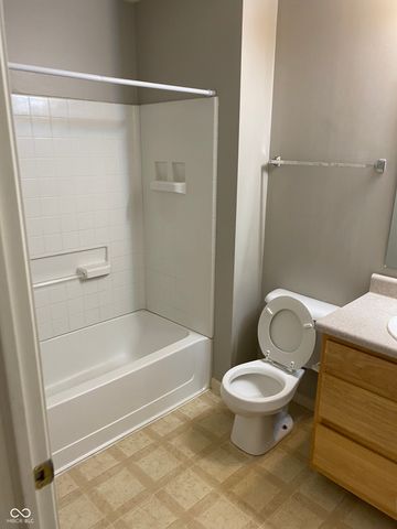 6212 Bishops Pond Lane, Indianapolis, IN 46268