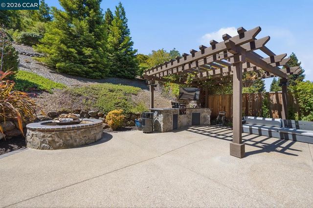1020 Pebble Beach Dr, Clayton, CA 94517