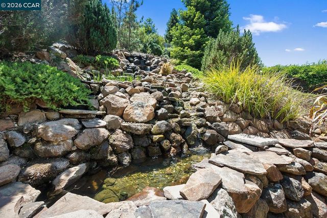 1020 Pebble Beach Dr, Clayton, CA 94517