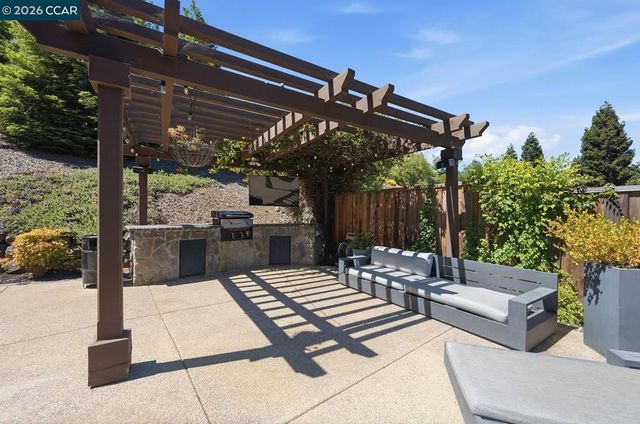 1020 Pebble Beach Dr, Clayton, CA 94517