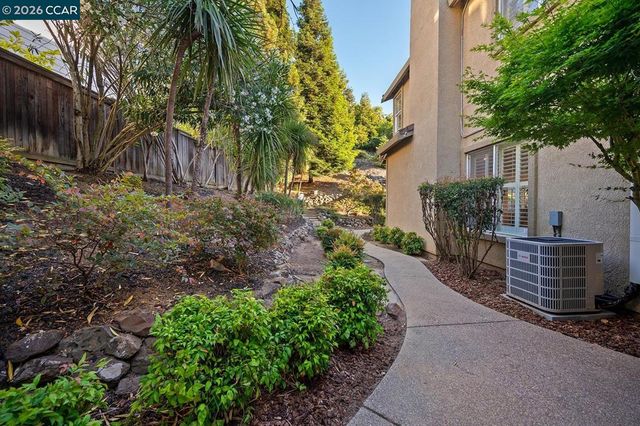 1020 Pebble Beach Dr, Clayton, CA 94517