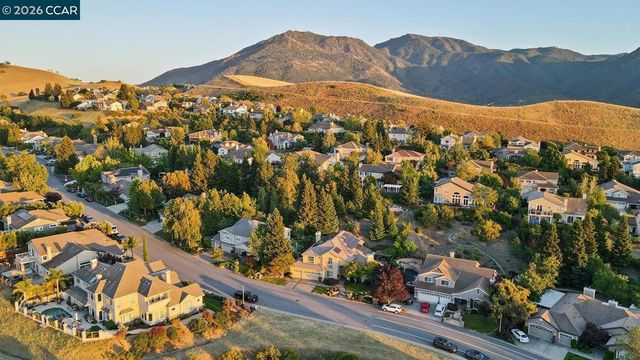 1020 Pebble Beach Dr, Clayton, CA 94517