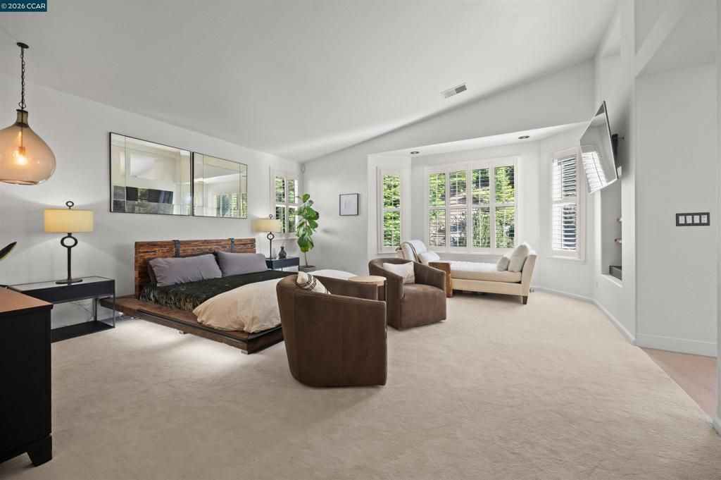 Image 11 of property listing at 1020 Pebble Beach Dr, Clayton, CA 94517