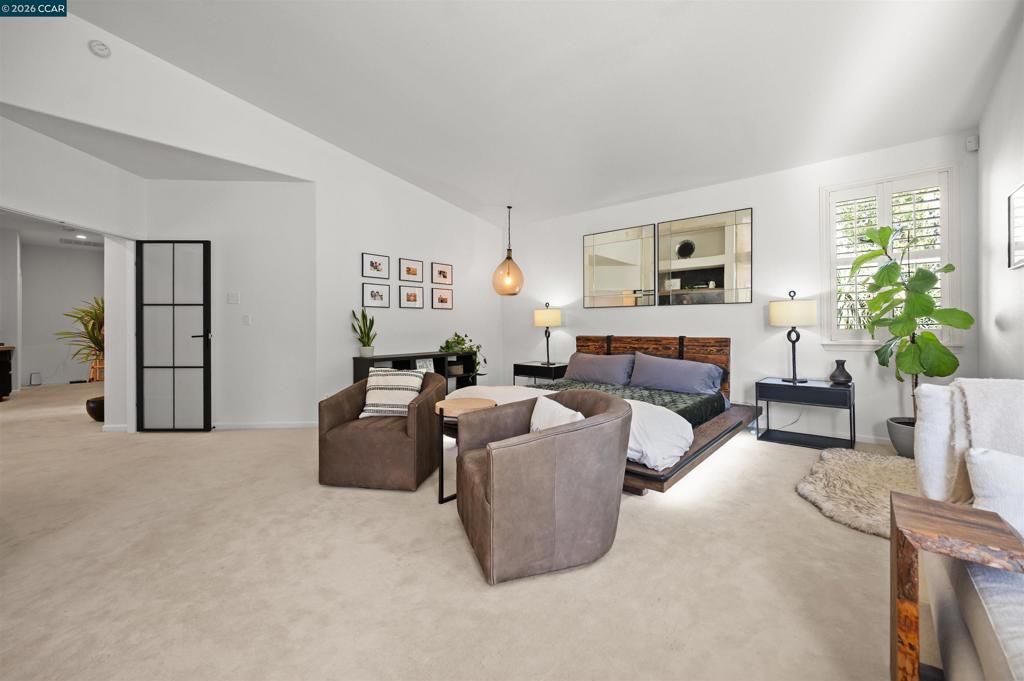 Image 13 of property listing at 1020 Pebble Beach Dr, Clayton, CA 94517