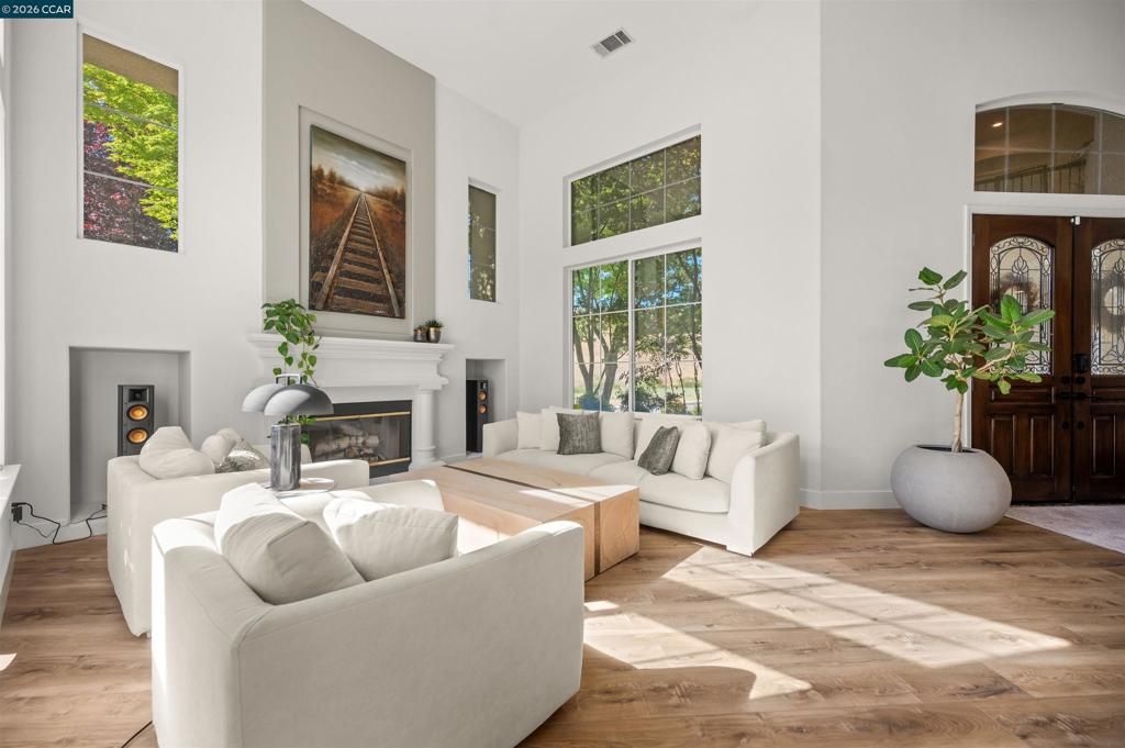 Image 18 of property listing at 1020 Pebble Beach Dr, Clayton, CA 94517