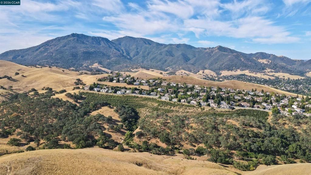 Image 49 of property listing at 1020 Pebble Beach Dr, Clayton, CA 94517