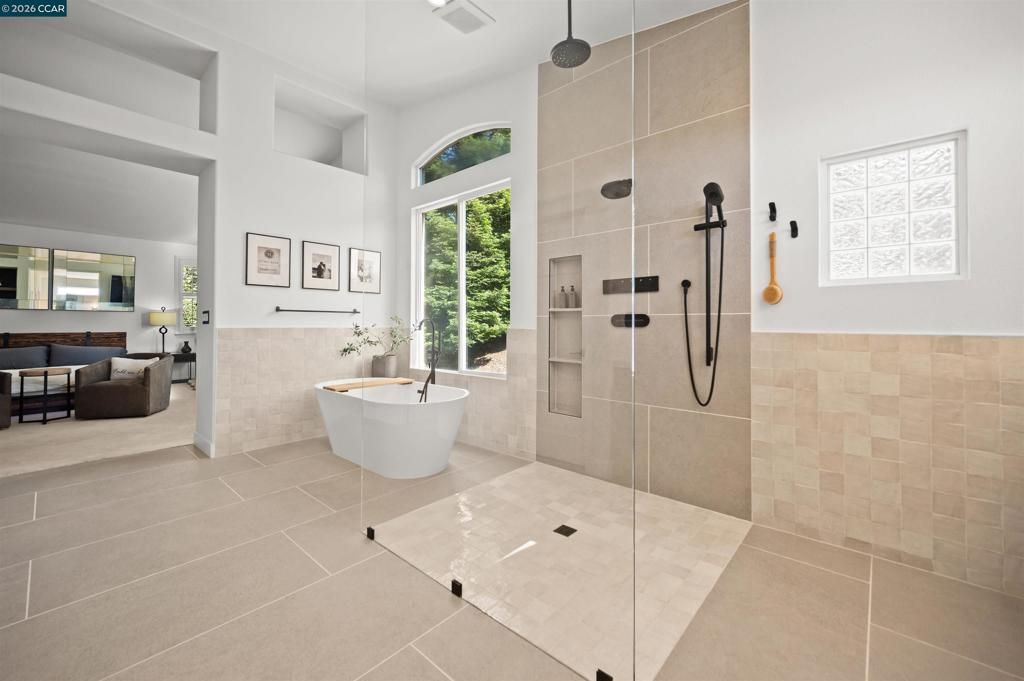 Image 7 of property listing at 1020 Pebble Beach Dr, Clayton, CA 94517