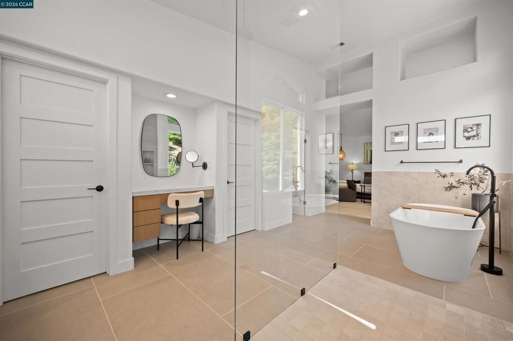 Image 8 of property listing at 1020 Pebble Beach Dr, Clayton, CA 94517