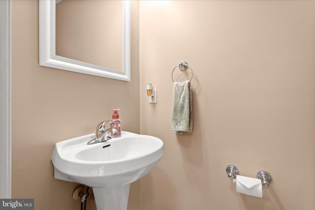 5 GUNFALLS GRTH, Nottingham, MD 21236