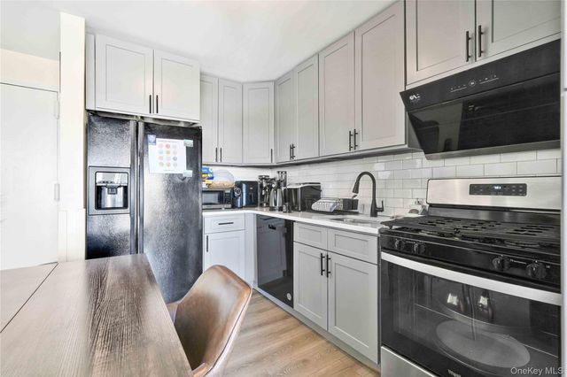 92-29 Queens Boulevard 8F, Rego Park, NY 11374