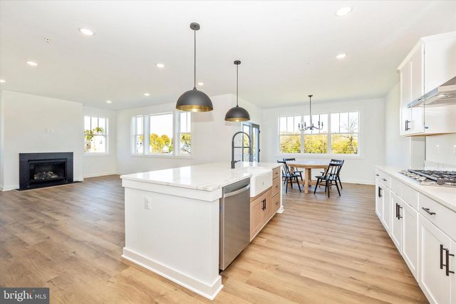 1383 SHANNON DR S, Greencastle, PA 17225