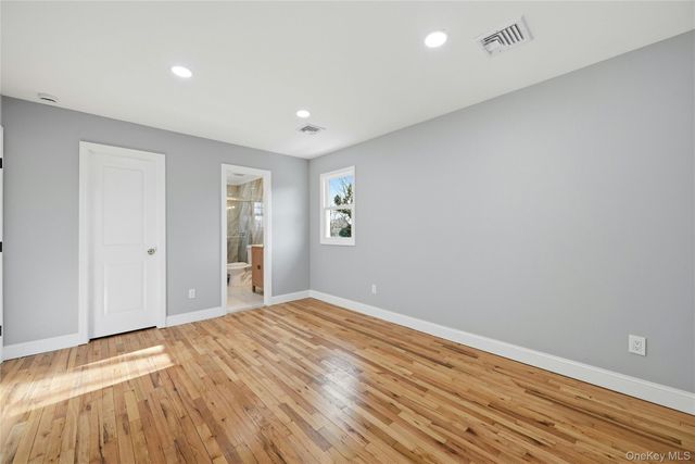 10 Curlin Lane, Saint James, NY 11780