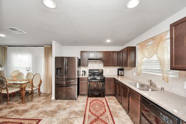 2927 Silverhorn Lane, Rosenberg, TX 77471