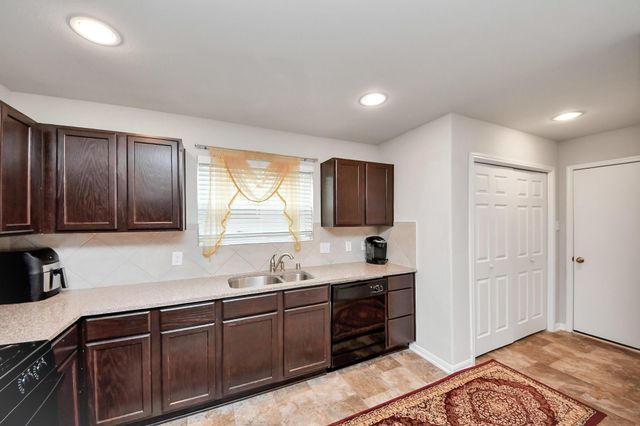 2927 Silverhorn Lane, Rosenberg, TX 77471