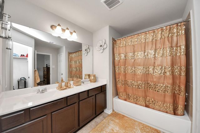 2927 Silverhorn Lane, Rosenberg, TX 77471