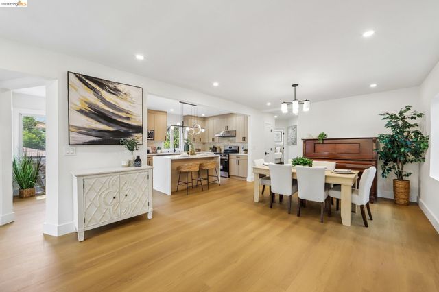 4049 Canon Ave, Oakland, CA 94602