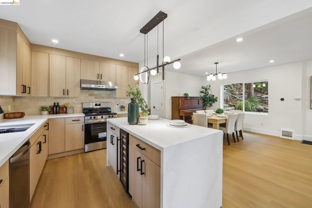 4049 Canon Ave, Oakland, CA 94602