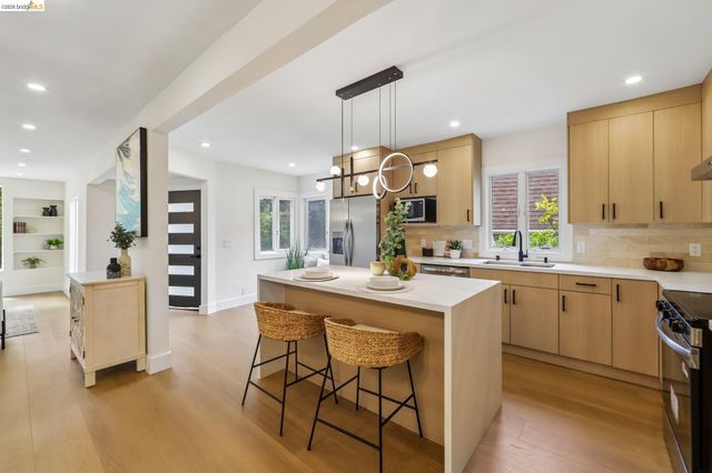 4049 Canon Ave, Oakland, CA 94602