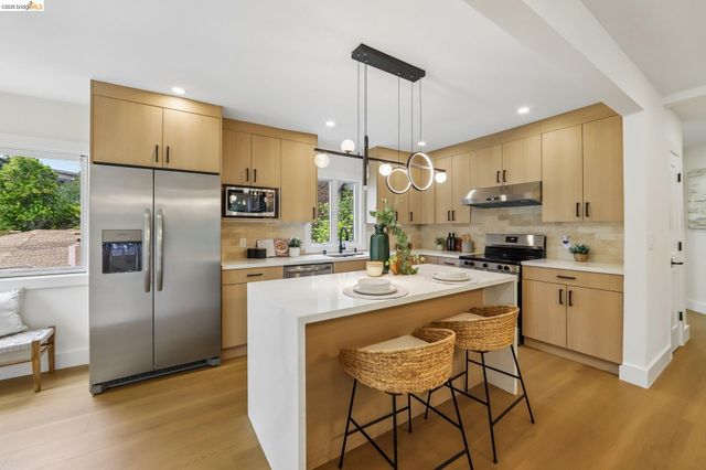 4049 Canon Ave, Oakland, CA 94602