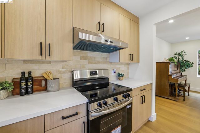 4049 Canon Ave, Oakland, CA 94602