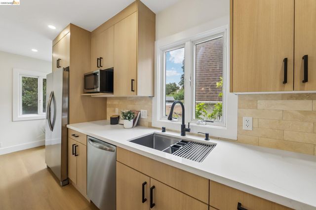 4049 Canon Ave, Oakland, CA 94602