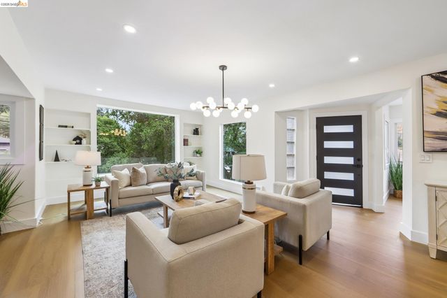 4049 Canon Ave, Oakland, CA 94602