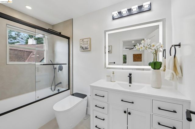 4049 Canon Ave, Oakland, CA 94602