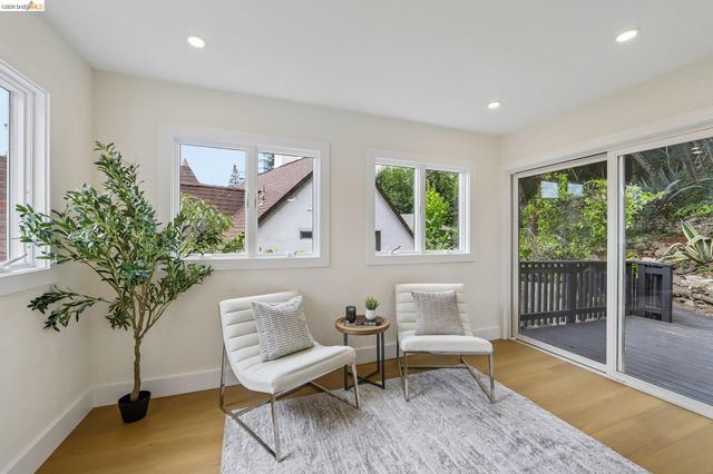4049 Canon Ave, Oakland, CA 94602