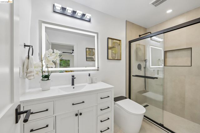 4049 Canon Ave, Oakland, CA 94602