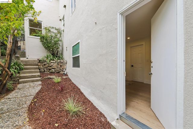 4049 Canon Ave, Oakland, CA 94602