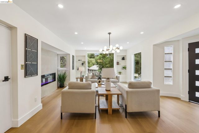 4049 Canon Ave, Oakland, CA 94602