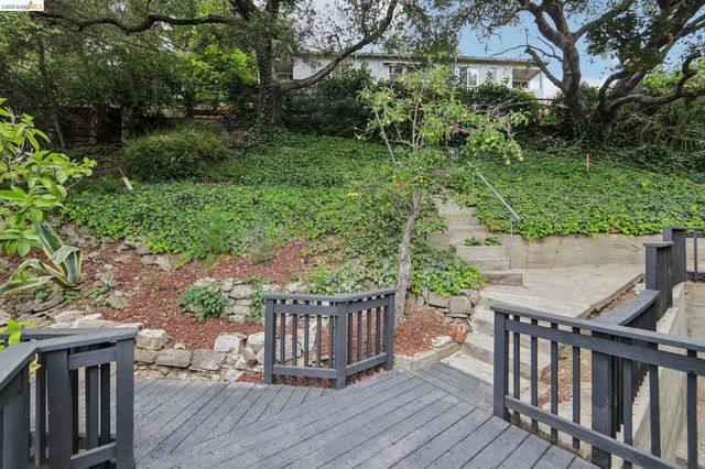 4049 Canon Ave, Oakland, CA 94602