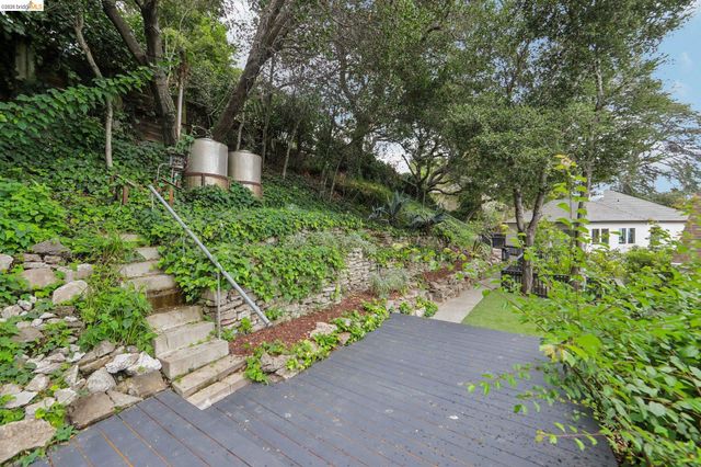 4049 Canon Ave, Oakland, CA 94602