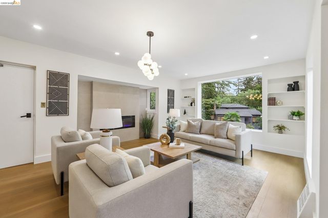 4049 Canon Ave, Oakland, CA 94602