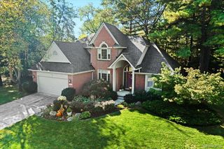 1227 Briarwood Court, Wixom, MI 48393