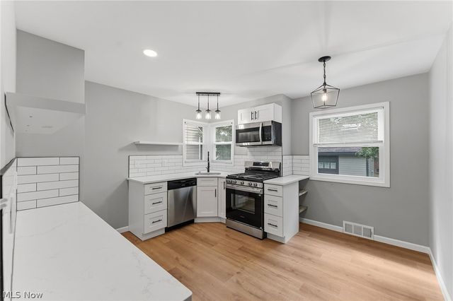 1004 Woodview Road, Cleveland Heights, OH 44121