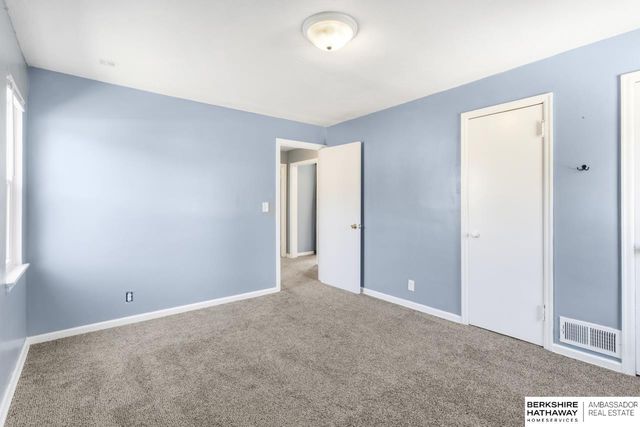 530 N 72nd Avenue, Omaha, NE 68114