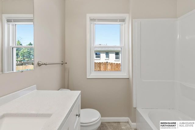 530 N 72nd Avenue, Omaha, NE 68114